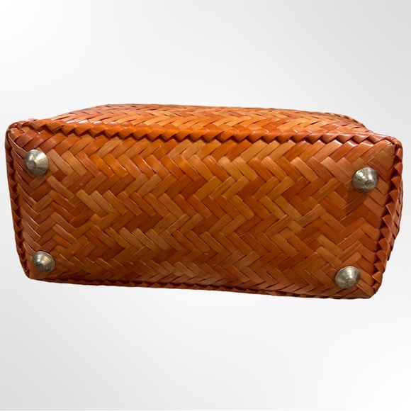 Orang straw bag with Woden handle and snap elastic on widen button. Used - Picture 8 of 12